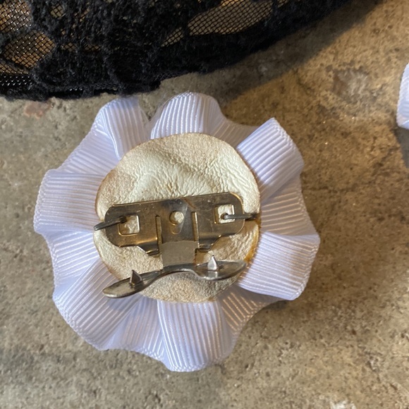 Talbots black lace or snake skin flats & removable flower clips 6.5 - 2 pairs - Picture 2 of 9